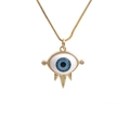 Goldene Evil Eye Halskette mit blauem Zentrum und Kristallakzenten auf weißem Hintergrund - Blau 1