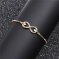 Pulsera de infinito dorada con circonitas de colores y corazones en soporte oscuro - Estilo de Corazón B