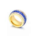 Brede 18k vergulde titanium ring met rechthoekige blauwe zirkoon en witte diamanten - US 6 / Blauw Baguette Zirkoon Goud Stijl (KR32059-K)