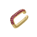 Dettaglio di ear cuff placcato oro con micro-pavé di pietre rosse rettangolari in oro - Placcato Oro Zirconia Rosso Rosa