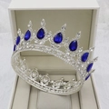 Dettaglio corona da sposa argento con gemme blu a goccia in scatola regalo - Base Argento Blu Reale + Strass Bianco