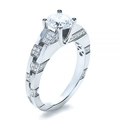 Klassischer Ring mit rundem Zirkonia und gestuftem Ringschiene in Silber-Finish - US 6 / Silber