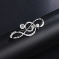 Spilla a nota musicale argentata con strass brillanti e design elegante curvo - XD9114 / Argento Nota Musicale