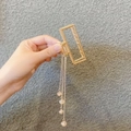 Pinza per capelli dorata con lunghe nappe e ciondoli con perle color champagne - Quadrato - Perline / Oro