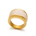 Anillo de acero inoxidable dorado pulido con una piedra preciosa rosa claro facetada - US 7 / Estilo Dorado (KR86984-K)
