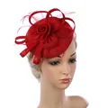 Elegante tocado rojo estilo británico con flor y plumas en diadema de fiesta - Rojo