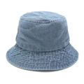 Detalle de gorro de pescador en denim lavado azul claro con costuras reforzadas en el ala - M(56-58cm) / Azul Medio