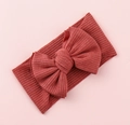 Primer plano de diadema de punto para bebé en color rojo óxido con gran lazo - Rojo Ladrillo