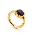 Minimalistischer goldener Titanstahlring mit einem runden polierten schwarzen Katzenauge - US 6 / Schwarzer Katzenauge (KR82295-K)