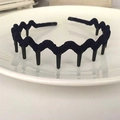Black fabric wrapped wavy headband with teeth on white ceramic plate for women - Plain Style / Navy Blue Solid
