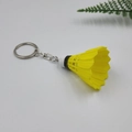 Dettaglio portachiavi a forma di volano da badminton giallo con anello in metallo argento - Giallo