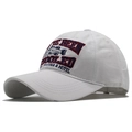 Détail de la broderie de requin 3D et du texte sur la casquette en coton blanc - Blanc / Réglable