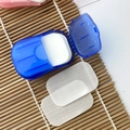 Makroaufnahme der blauen Seifenblatt-Box mit weißen Einweg-Seifenblättern aus Papier - 6.5*4.5*1.5cm (ca.), ai-20 Stück/Packung / Blau