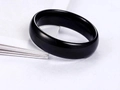 Macro detail of high-polish black ring showing smooth inner arc and mirror-like surface - US 5 / Black