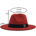 Klassischer roter Wollfilzhut mit schwarzem Band und goldener M-Krone auf weißem Grund - M (56-58cm) / Rot