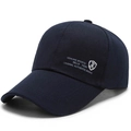 Berretto da baseball blu scuro con ricamo a scudo bianco e visiera ricurva classica - Blu