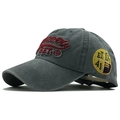 Berretto da baseball in cotone grigio scuro lavato con ricamo e toppa laterale - Grigio