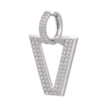 Dettaglio di orecchini a V argentati con micro-pavé di zirconi cubici trasparenti - Oro Bianco Grande