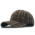 Gorra de béisbol de tweed a cuadros para mujer con logo M de cristal en vista lateral - Ajustable / Cuadros Marrón Rojo Verde Blanco (01)