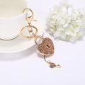 Eleganter goldener Schlüsselanhänger mit Herzschloss und Schlüssel mit Strasssteinen - Full Rhinestone Heart Lock Schlüsselanhänger (Champagnerfarbene Steine) / Pfirsich