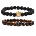 Braccialetti in perle di occhio di tigre e pietra vulcanica nera con ciondoli a corona - Set Corona d'Oro in Pietra Lavica