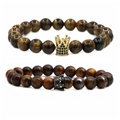 Bracciali con perline occhio di tigre e ciondoli a corona dorati e neri su sfondo bianco - Set Occhio di Tigre Giallo
