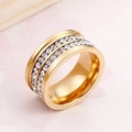 Bague large en acier titane avec trois rangées de cristaux et finition dorée - US 6 / Doré