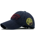 Berretto da baseball blu scuro in cotone lavato con ricamo rosso e patch vintage retrò - Blu navy