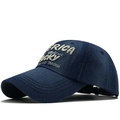 Detail der dunkelblauen gewaschenen Denim-Basecap mit weißer Detroit-Stickerei - Dunkelblau (Creme Stickerei)