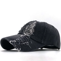 Gorra de béisbol de mezclilla negra desgastada con agujeros y algodón lavado retro - Ajustable / Negro