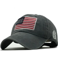 Graue gewaschene Baumwoll-Baseballkappe mit USA-Flaggen-Patch und Stickerei aus 45-Grad-Winkel - Verstellbar / Grau