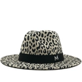 Klassieke wollen fedora hoed met luipaardprint, zwarte band en een metalen M-embleem - M(56-58cm) / Wit