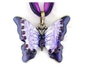 Detail van een vlinderhanger met paars email, strassteentjes en bijpassende zijden linten - Antiek Brons en Paars