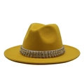 Cappello Fedora in feltro di lana giallo con fascia bianca, strass e borchie oro - M (55-58cm) / Giallo