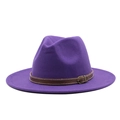 Dettaglio di un cappello fedora in feltro viola con cinturino in pelle e fibbia metallica - M (55-58cm) / Viola