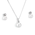 Conjunto de joyas de acero plateado con colgantes de perlas y cristales en fondo blanco - Estilo de Perla Blanca (KS132774-Z)