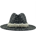 Cappello fedora grigio leopardato con elegante fascia decorativa di perle - M (56-58cm) / grigio scuro