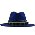 Dettaglio cappello fedora blu reale con fascia di perline etnica e ciondoli vintage - M (56-58cm) / Blu
