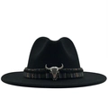 Détail du chapeau en laine noire avec bande ethnique et ornement de crâne de taureau - Noir