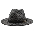 Elegante cappello fedora leopardato grigio in lana con fascia in pelle nera e fibbia metallica - grigio scuro
