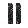 Dettaglio calzini Tabi blu scuro con motivi di ghiande e design a dita divise - 35-41 / Tè Verde