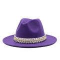 Dettaglio cappello fedora in lana viola con nastro bianco decorato di strass e borchie - M (55-58cm) / Viola