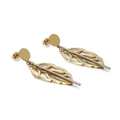 Pendientes elegantes de hoja dorada calada con barras plateadas en fondo blanco - Oro & Acero