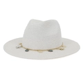 Detalle de sombrero de paja blanco con cadena dorada, conchas y colgantes de estrella de mar - 58cm / Blanco