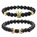 Matte und polierte schwarze Perlenarmbänder mit goldenen Kronenanhängern und Steinen - Gold Große Krone Grün Zirkon Set