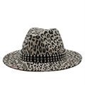 Détail d'un chapeau en laine léopard avec ruban orné de perles et de strass - M(56-59CM) / Poche zippée