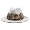 Dettaglio cappello fedora bianco con fascia etnica, piume naturali e perline colorate - Bianco