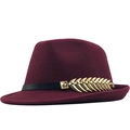 Cappello fedora classico in feltro bordeaux con fascia in pelle nera e spilla a piuma d'oro - M(56-58cm) / Borgogna