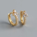 Macro shot of gold-plated S925 sterling silver floral earrings with sparkling cubic zirconia - 925 Silver / Golden (White Stone)