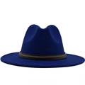 Dettaglio del cappello fedora in lana blu reale con fascia decorativa intrecciata - M (56-58cm) / Blu
